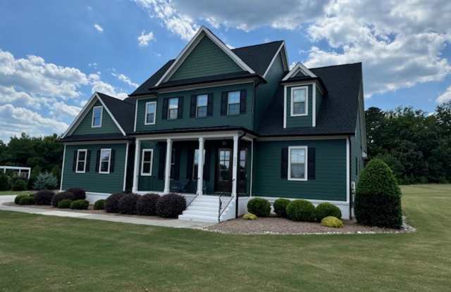 Furnished 4BR, 4BA Chapel Hill Home