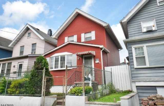 425 Davis Ave