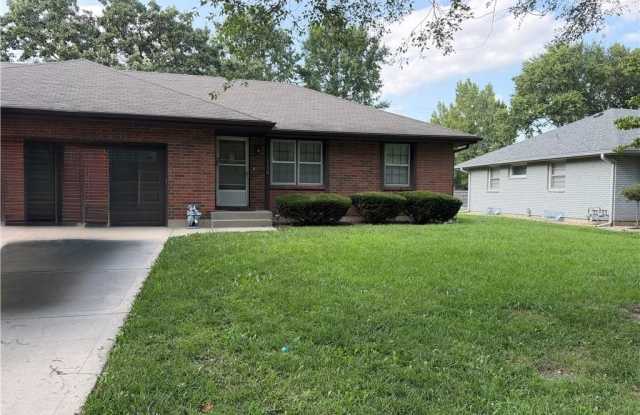 1005 Mock Avenue