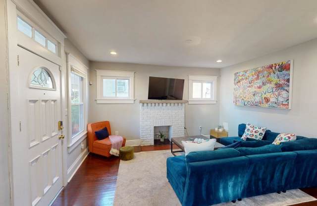 Photo of 1341 Franklin St Ne