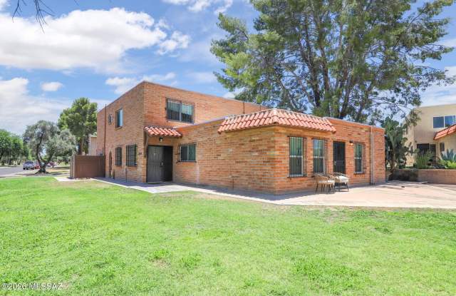 6596 E Calle La Paz