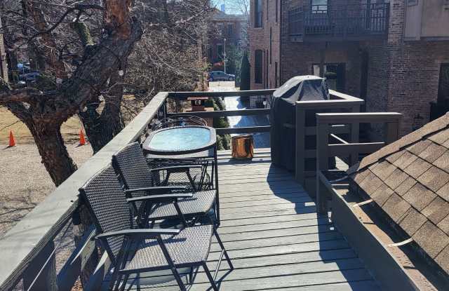 612 West Deming Place