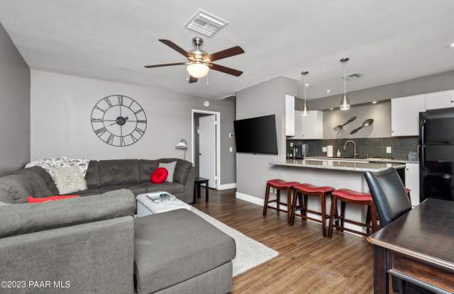 146 S Rush Street unit: A