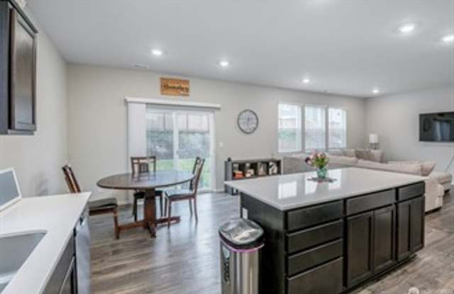 6060 Ladd Ct SW Port Orchard, WA 98367