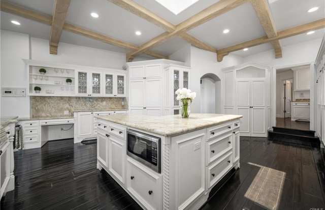 1541 Dolphin Terrace