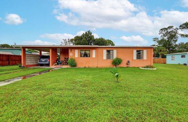 141 SE Serenata Court