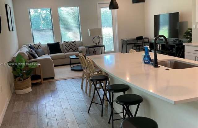 2131 N Appleton Cir N