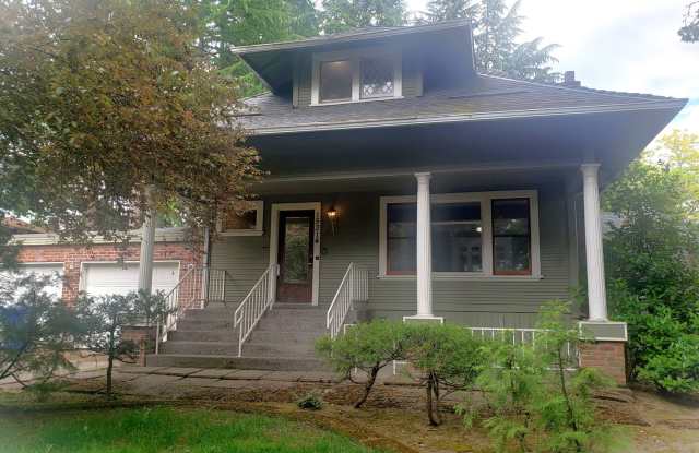Photo of Large Unique House in Milwaukie with Big Fenced Yard
