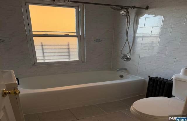 476 Main Street 2CD flr