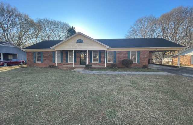 Photo of 3 bedroom 2 bathroom house available now! Bonus Room!