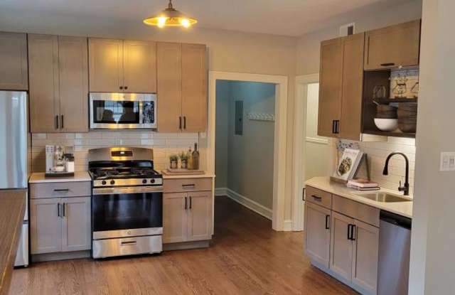 2228 North Kenmore Ave.