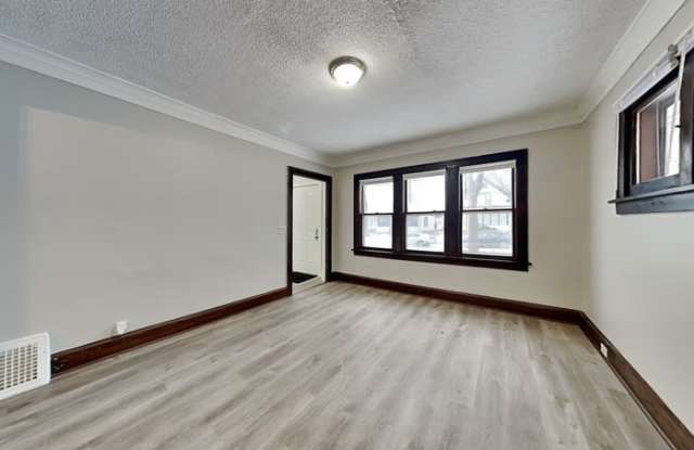 3223 North Aldrich Avenue