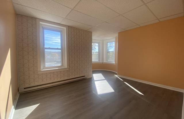 404 Mahoning Street unit: Apt 2