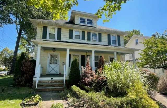 Photo of 182 N Bridge St