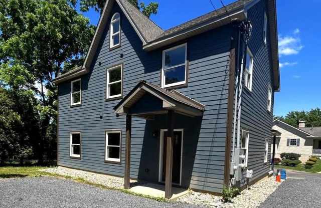135 W MAPLE Avenue