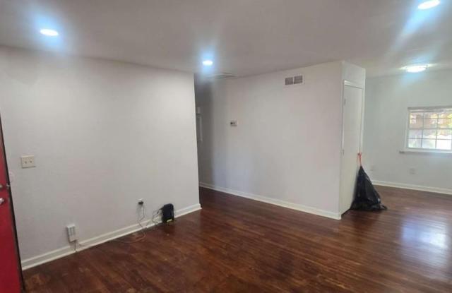 2596 Dale Creek Drive NW