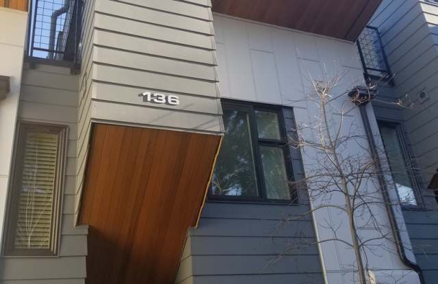 Spacious and modern townhome in Downtown Bellevue
