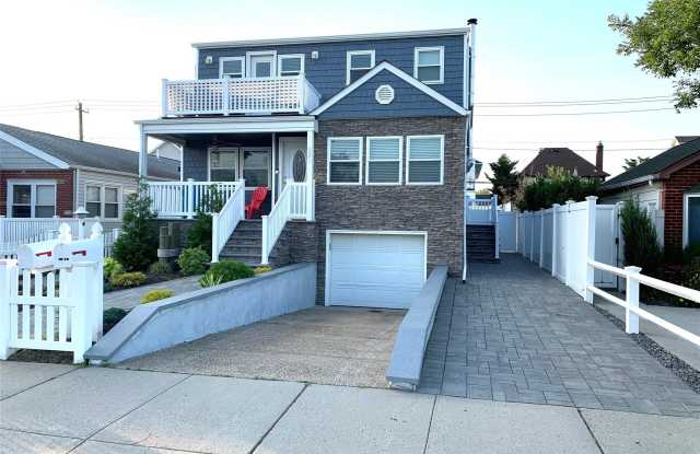 521 W Park unit: 2Nd Floor