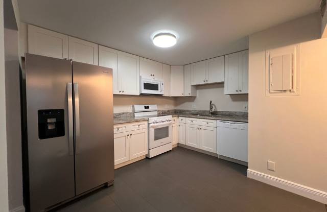 Pretty, Huge, Updated Townhome