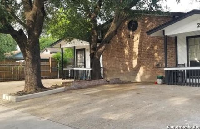 324 S SAN EDUARDO AVE - 324 South San Eduardo Avenue, San Antonio, TX 78237