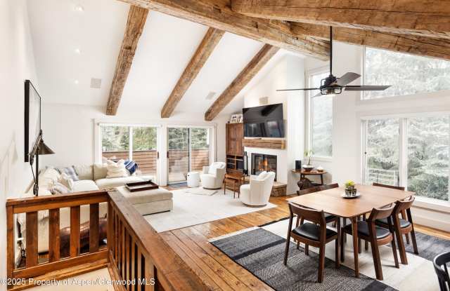 901 W FRANCIS Street