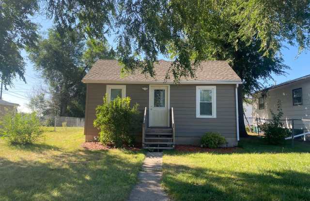 Photo of 2 BED | 1 BATH | SINGLE-LEVEL HOME | NORTH