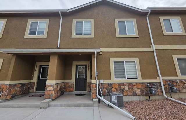 Beautiful 3 Bed 3 Bath Townhome!!