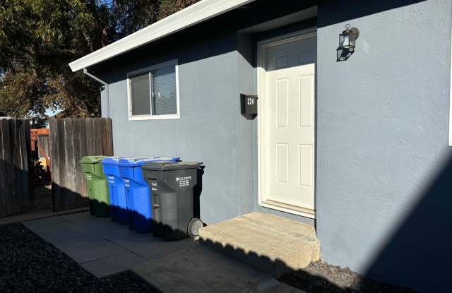 Modern & Stylish 2 Bedroom Duplex with Private Yard in Galt!