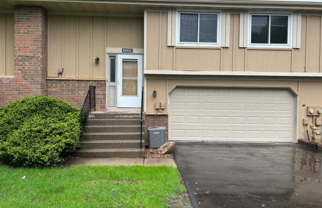 3bd townhome in great Woodbury location. Available 6/1 - 6931 Macbeth Circle, Woodbury, MN 55125