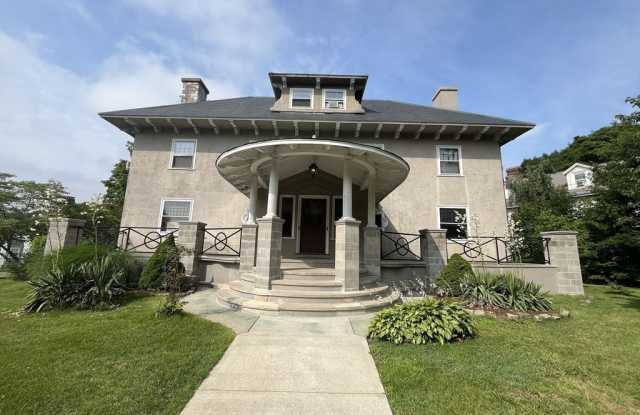 700 Franklin St
