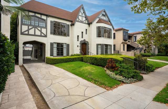 407 N Orange Drive