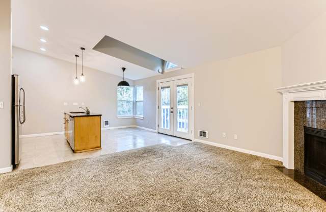 AVAILABLE AUGUST 1, 2026 >> Stunning 2BR/2BA Condo For Rent in Bellevue!! W/S/G Included!!!