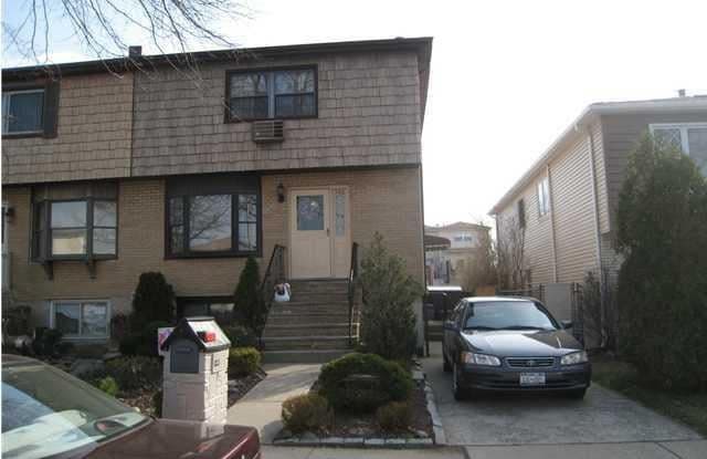 516 Naughton Ave house - 516 Naughton Avenue, Staten Island, NY 10305