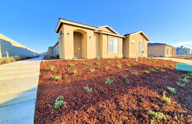 Northview Meadows Luxury Duplexes! - 3717 Rustic Meadow Court, Oildale, CA 93308