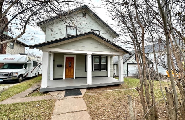 708 E 7th Street - 708 East 7th Street, Duluth, MN 55805