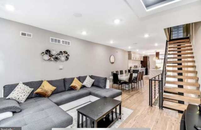 2309 Dickinson Street