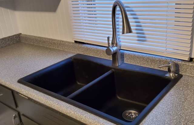 Monessen Updated 3 Bedroom 1 Bath House: ACCEPTING SECTION 8