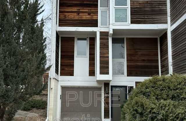 1631 N 109th Plz