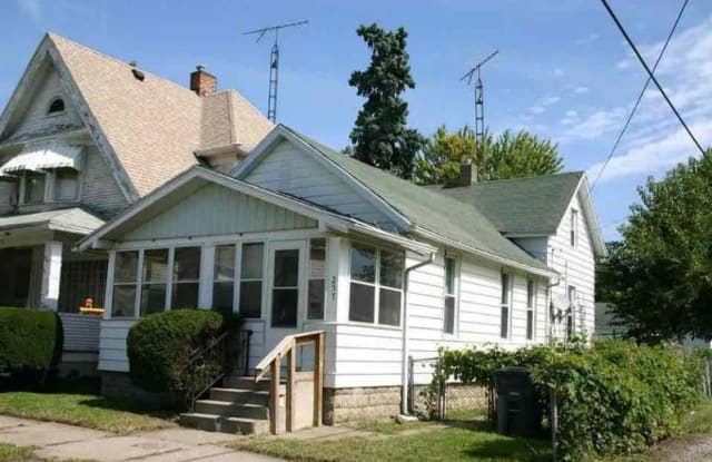 257 Wasaon St - 257 Wasaon Street, Toledo, OH 43609