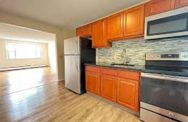 161 W Spring Street B3