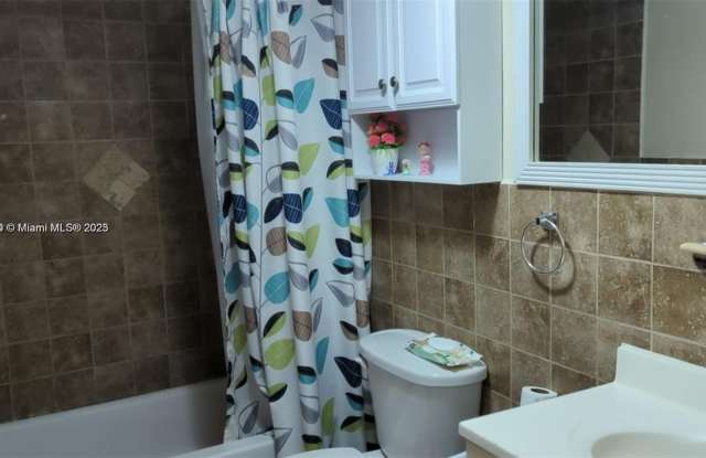 6960 Miami Gardens Dr