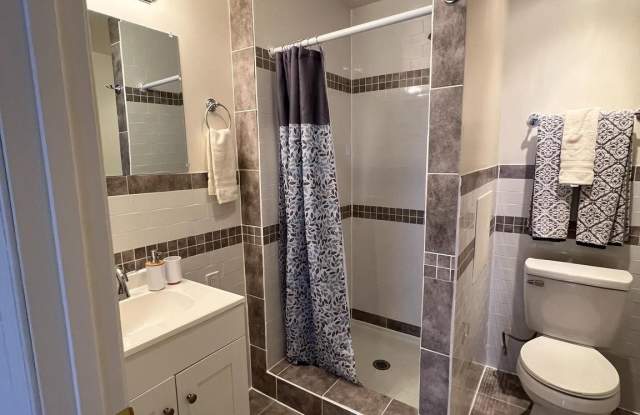 623 COLUMBIA Avenue unit: B