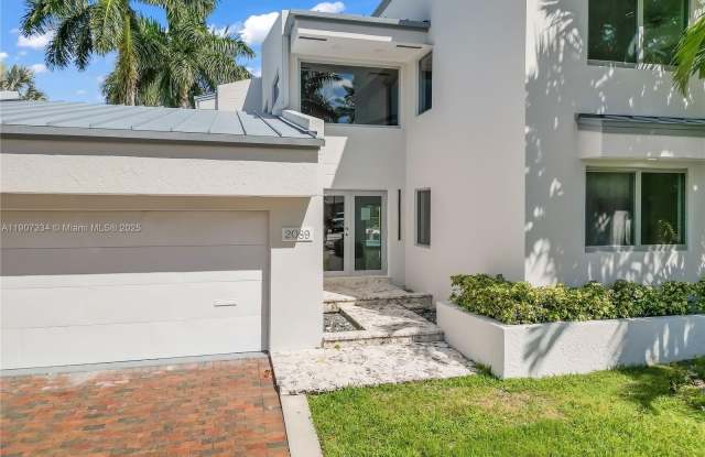 Photo of 2089 NE 121st Rd