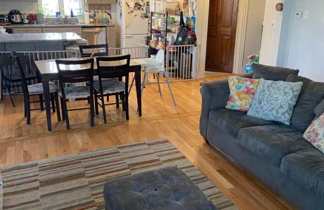 HOT NEWTON LISTING!!!