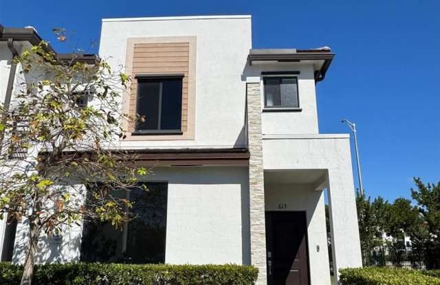 Photo of 613 NE 208th Ter