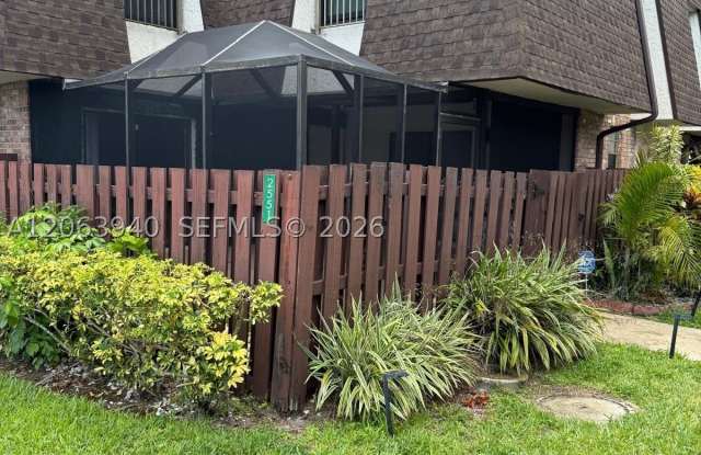 2551 NW 99th Ave