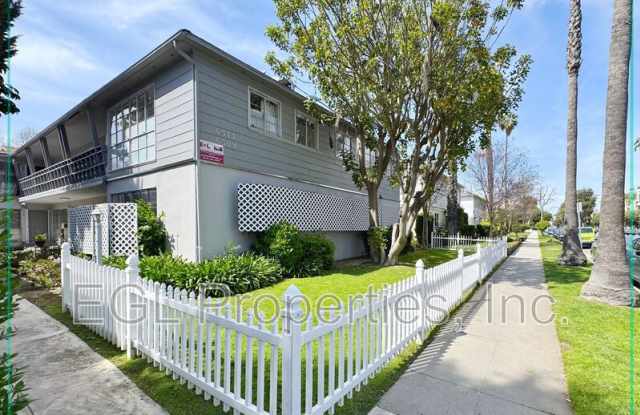 4511 Fulton Ave.