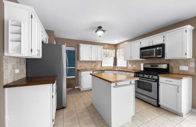 Aurora Four Bedroom Home with Fenced Yard in Oakhurst