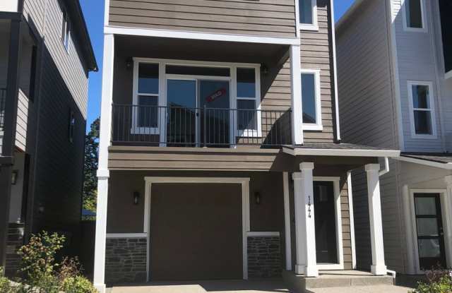 Newer 3 Bedroom Home in Newberg