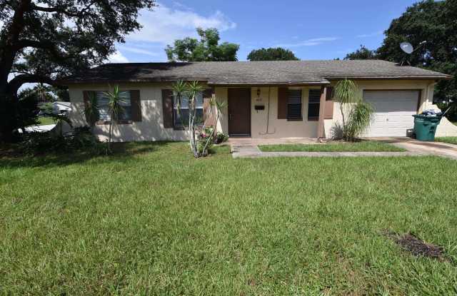 Super cute home in Longwood AVAILABLE JULY 1st!